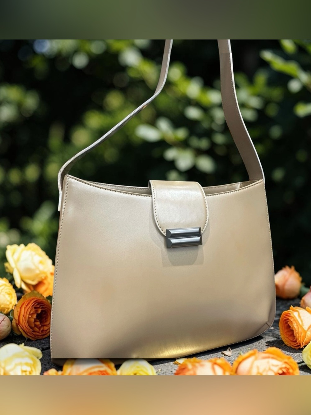 Vintage BALLY smooth, leather shoulder bag silver hardware - Picture 12 of 12